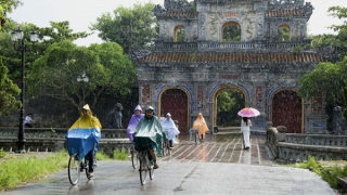 Bão Bualoi di chuyển nhanh trên biển với cường độ mạnh, cả nước mưa dông