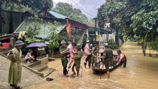 Công an Thanh Hoá chung tay cùng nhân dân ứng phó với bão số 10