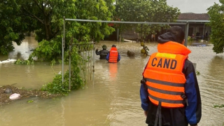 Ghi nhanh sau bão số 10: Mệnh lệnh trái tim “Lúc dân khó, có Công an”!
