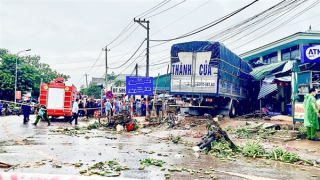 Chợ ven đường - nỗi ám ảnh kép trên quốc lộ 9