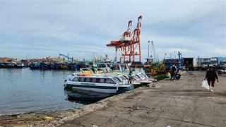 Tìm kiếm 8 thuyền viên mất tích trên tàu cá ở Gia Lai