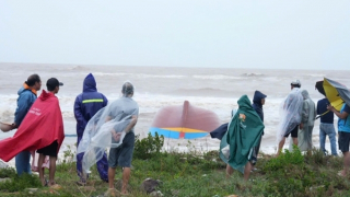 Đã phát hiện vị trí 1 tàu cá bị trôi dạt, làm 9 ngư dân mất tích đêm qua