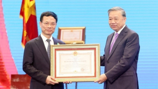 Tổng Bí thư Tô Lâm tặng Bộ Khoa học và Công nghệ 10 chữ vàng: Tự chủ, trí tuệ, công nghệ, đột phá, hội nhập