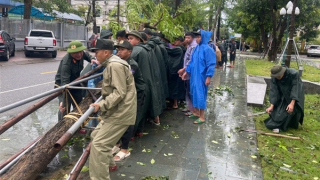 Công an Hà Tĩnh khẩn trương khắc phục hậu quả bão số 10