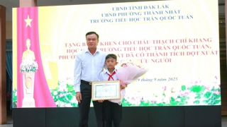 Dũng cảm cứu bạn trong vụ thảm án, một học sinh được Chủ tịch tỉnh tặng Bằng khen