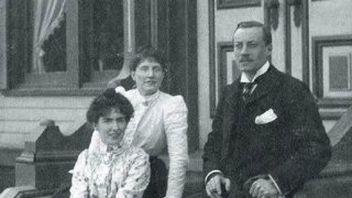 Số phận may mắn của điệp viên Vivian Stranders