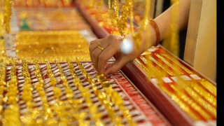 Giá vàng vượt 137 triệu đồng/lượng