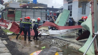 Vì sao lốc xoáy liên tiếp xuất hiện trong bão số 10?