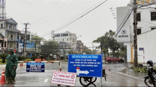 Nhiều tuyến quốc lộ bị ngập sâu, đường sắt Bắc-Nam bị chia cắt do mưa lũ