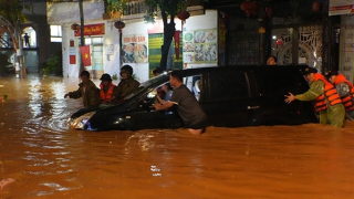 Công an Cao Bằng hai đêm trắng giúp dân vượt lũ