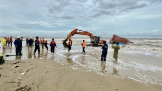 Đứng giữa miền đất chịu nhiều dông bão