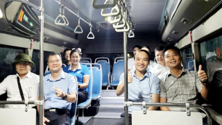 Hà Nội mở tuyến xe buýt đến xã đảo duy nhất