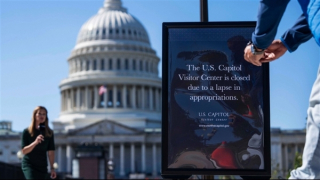 Chính phủ Mỹ đóng băng 26 tỷ USD ngân sách, nhắm vào đảng Dân chủ