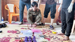 Bắt 2 đối tượng cùng 14kg ma túy và 2 khẩu súng