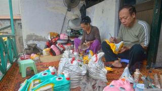 Những nghệ nhân hiếm hoi còn làm mặt nạ giấy bồi ở Hà Nội