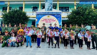 Trung thu sớm đến với thiếu nhi vùng biên giới La Êê