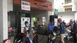 Giá dầu diesel tăng 380 đồng/lít