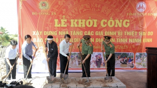 Bộ Công an sẻ chia mất mát với đồng bào vùng tâm bão Ninh Bình