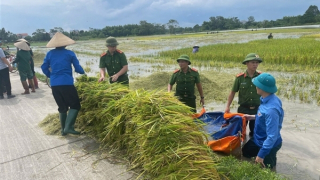 Công an Bắc Ninh trực 100% giúp dân khắc phục hậu quả mưa lũ