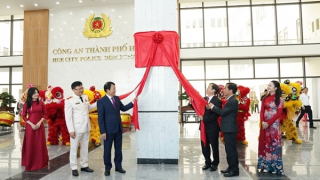 Bộ trưởng Lương Tam Quang dự lễ gắn biển công trình trụ sở Công an TP Huế