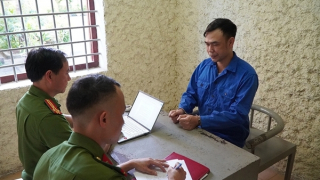 Vì sao “thầy giáo nhân ái” Nguyễn Mạnh Tuân chuyên kêu gọi từ thiện bị bắt?