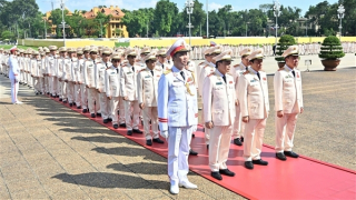 Đoàn đại biểu Đảng ủy Công an Trung ương, Bộ Công an vào Lăng viếng Bác