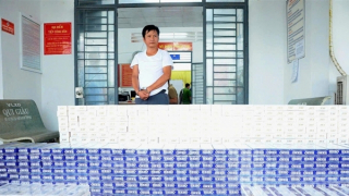 Tài xế lái ô tô vận chuyển hơn 11.000 bao thuốc lá lậu