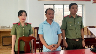 Bắt tạm giam đối tượng đưa tàu xuất cảnh đánh bắt cá trái phép