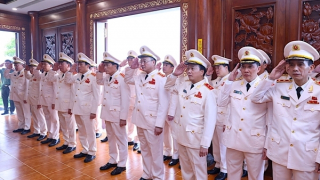 Đảng uỷ Công an Trung ương dâng hương tưởng niệm Chủ tịch Hồ Chí Minh
