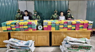 Bắt 2 đối tượng vận chuyển 500kg ma túy qua biên giới