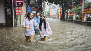 Hà Nội cho học sinh học online tránh bão số 11