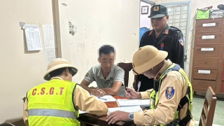 Xử phạt tài xế dừng xe ô tô trên cao tốc quay Flycam vì “cảnh đẹp”