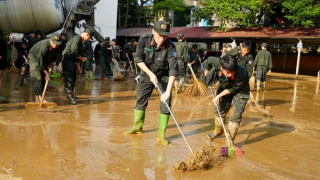 Bão dồn dập không có khoảng nghỉ đủ dài để khắc phục hậu quả