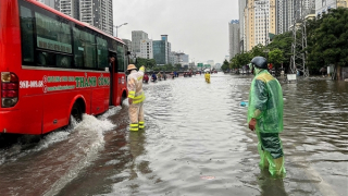 Bão số 11 đổ bộ đất liền, miền Bắc mưa to gió lớn