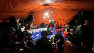 Công an xuyên rừng triệt phá tụ điểm đánh bạc quy mô lớn