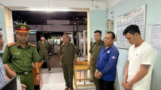 Bắt giam hai đối tượng sản xuất nước uống giả các thương hiệu nổi tiếng