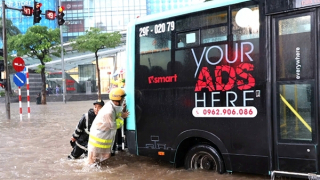 Công an TP Hà Nội khuyến cáo người dân tham gia giao thông trong mưa bão