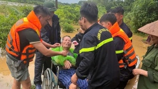 Công an Bắc Ninh giải cứu kịp thời 11 người giữa dòng lũ dữ