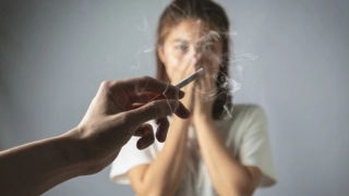 Nguy hại của việc hút thuốc lá với phụ nữ mang thai