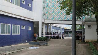 Ông lão 80 tuổi rơi từ tầng 8 bệnh viện xuống đất