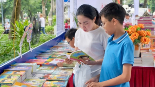 Nhà xuất bản Giáo dục Việt Nam tham gia hội sách với nhiều ấn phẩm hấp dẫn, độc đáo