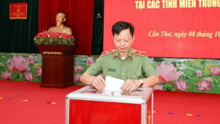 Công an TP Cần Thơ quyên góp 5,7 tỷ đồng ủng hộ đồng bào bị ảnh hưởng bão