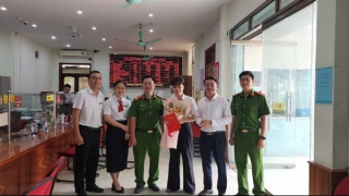 Agribank Chi nhánh Văn Bàn kịp thời ngăn chặn vụ lừa đảo chuyển 100 triệu đồng