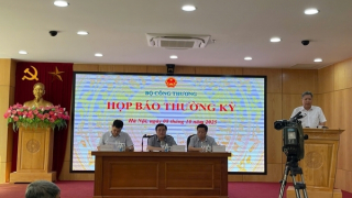 Cắt giảm nhiều thủ tục hành chính khi người dân, doanh nghiệp phát triển điện mặt trời mái nhà