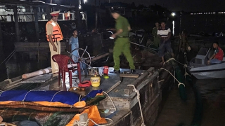 Vĩnh Long: Bắt giữ hàng loạt phương tiện khai thác cát trái phép