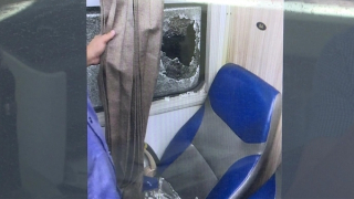 Nhức nhối tình trạng ném đất đá lên tàu - Cần xử lý nghiêm!