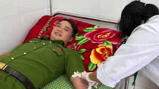 Đại uý Công an xã kịp thời hiến máu cứu bệnh nhân mổ cấp cứu