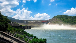 Sông - hồ và người