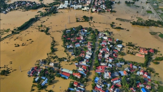 Miền Bắc trời nắng, nhiều tỉnh thành vẫn ngập lụt diện rộng