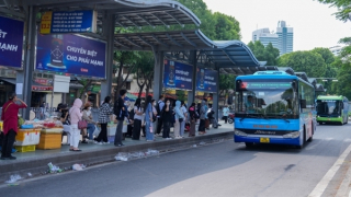 Buýt Hà Nội: Đẩy mạnh thực hiện chuyển đổi phương tiện sử dụng điện, năng lượng xanh